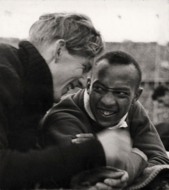 Carl Long & Jesse Owens 1936 im Olympiastadion Berlin